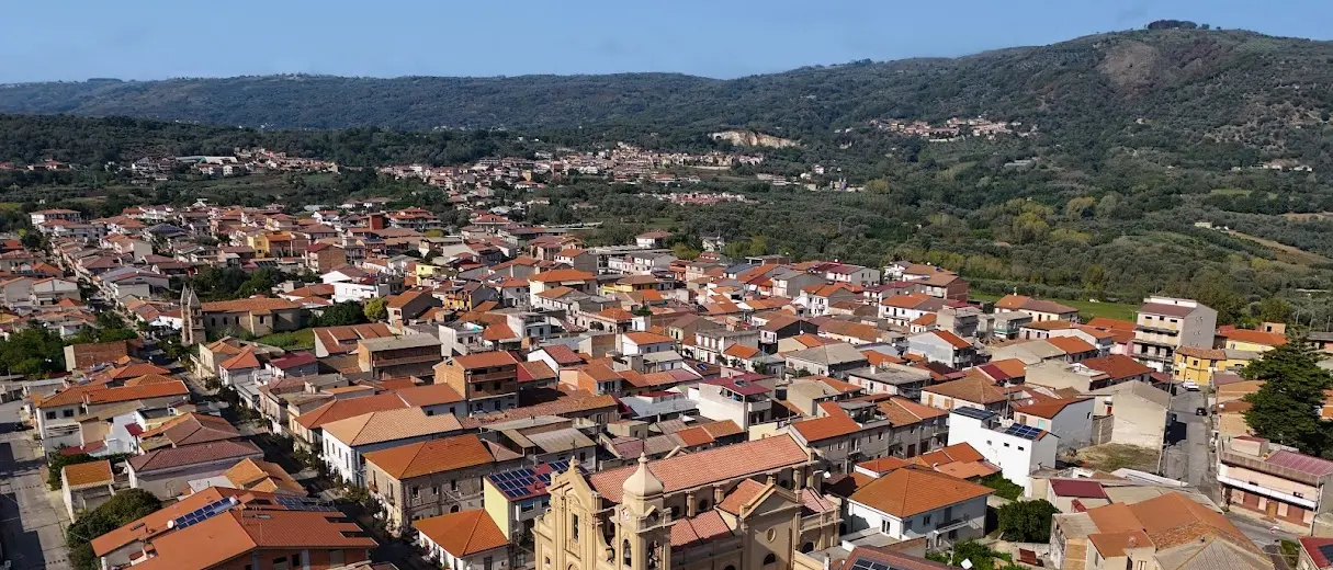 Limbadi verso il voto: ben tre aspiranti sindaco, scatta la caccia ai candidati consiglieri nei paesi vicini\n