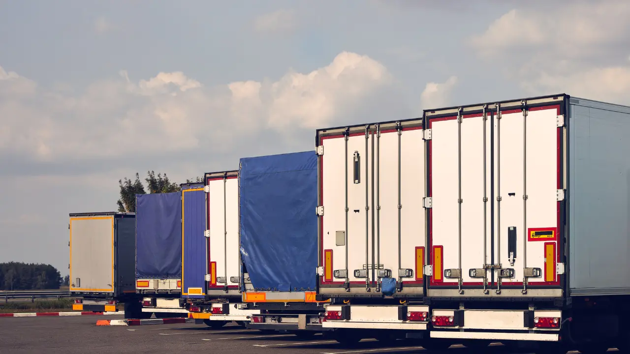 Caro carburante, fermo nazionale dei tir proclamato da Unatras:\u00A0«Silenzio assordante del Governo»\n