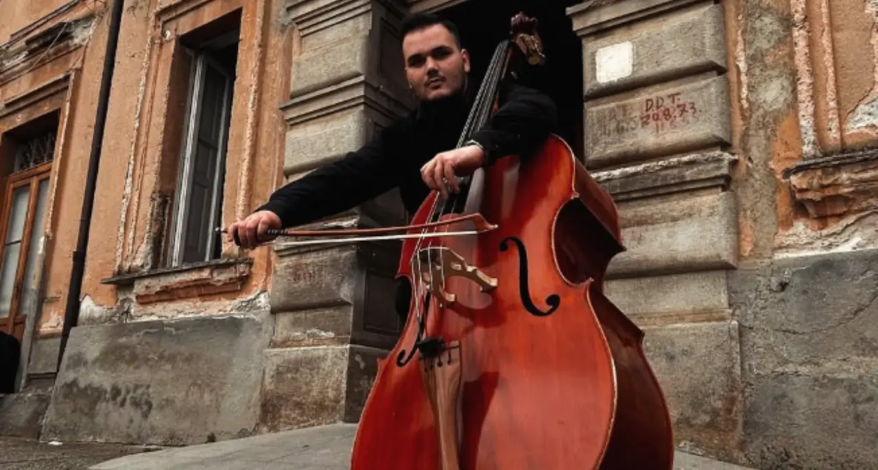 <p>Dal Conservatorio di Vibo a Berlino: il 16enne Nunzio Crudo vince tre audizioni e vola in <span style=\"color:hsl(0, 75%, 60%);\">tournée europea</span></p>