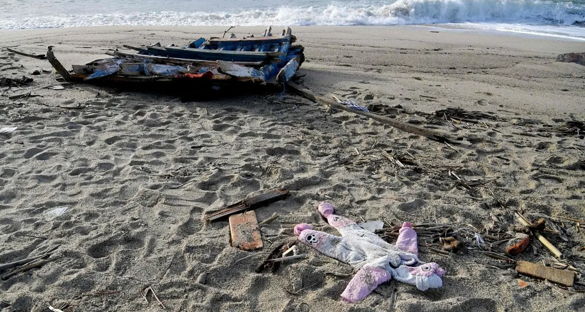 Strage di Cutro, i testimoni in aula: «Abbiamo tirato via dall’acqua vivi e morti, in mare nessun mezzo di\u00A0soccorso»\n