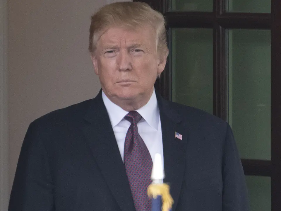 «L’Iran sospenderà il programma nucleare a tempo indeterminato». L’annuncio di Trump che attacca la Nato: «Inutile»