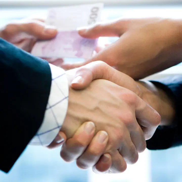 Corruzione a Crotone, gli interrogatori preventivi “incastrano” gli indagati: «Si contraddicono. E Manica manovrava tutto»\u00A0\n