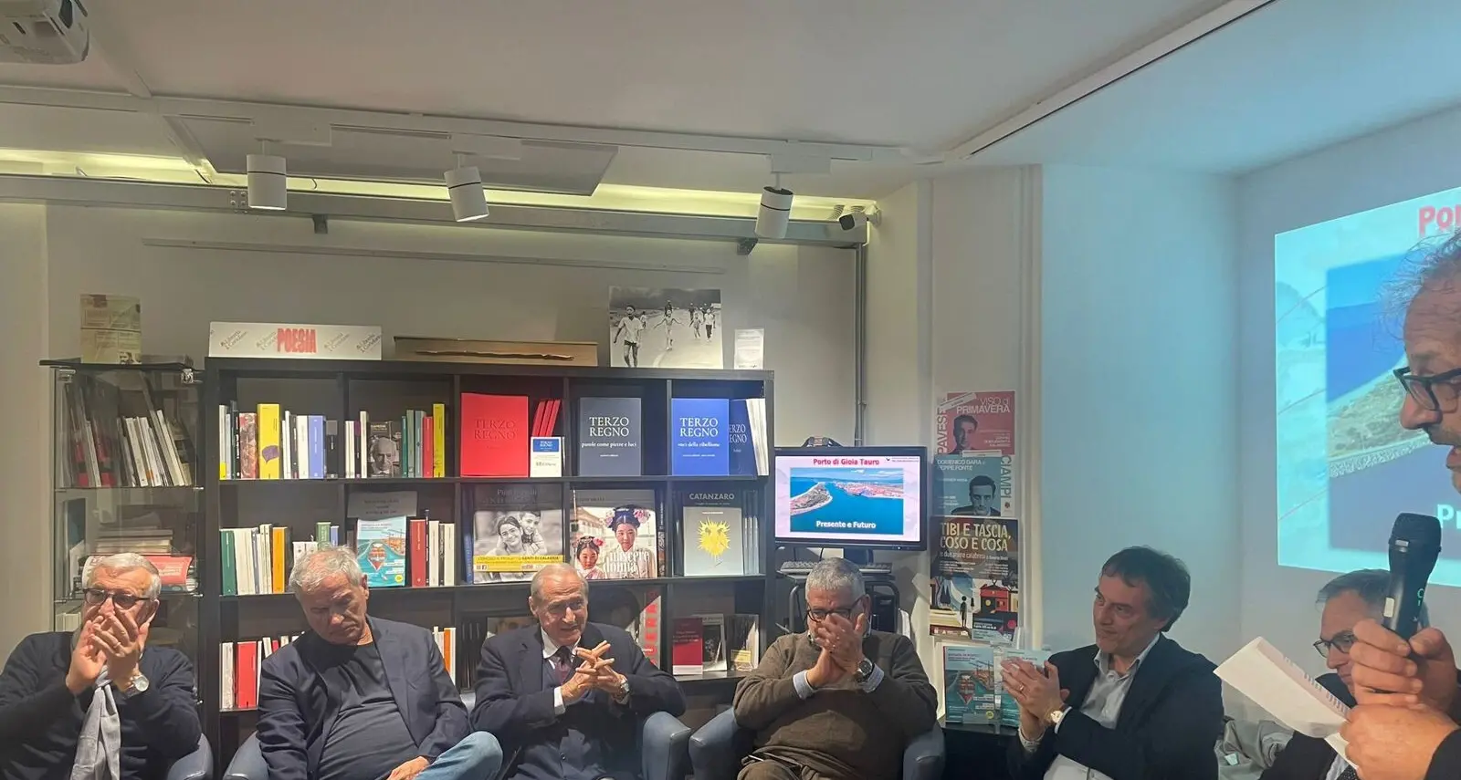 “Andata in Porto”, alla libreria Coriolano il libro di Pino Soriero\u00A0nel ricordo di Michele Albanese\n