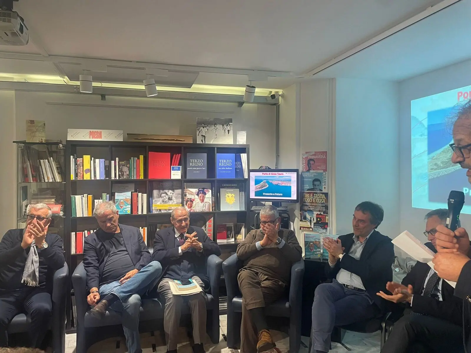 “Andata in Porto”, alla libreria Coriolano il libro di Pino Soriero\u00A0nel ricordo di Michele Albanese\n