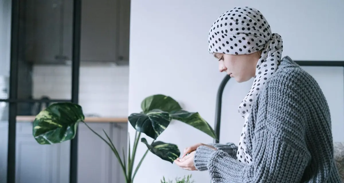 <p>Tumore al seno, una <span style=\"color:hsl(0, 75%, 60%);\">nuova speranza</span> arriva dalla Calabria: un farmaco già esistente blocca la crescita delle cellule</p>