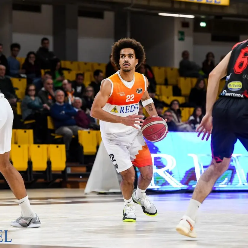 Redel Viola Reggio, domenica arriva\u00A0il Bari. Clark: «Vogliamo chiudere in bellezza»\n