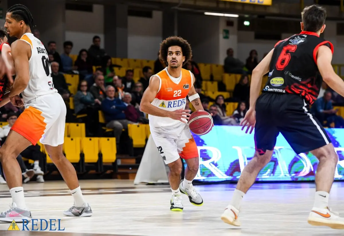 Redel Viola Reggio, domenica arriva\u00A0il Bari. Clark: «Vogliamo chiudere in bellezza»\n