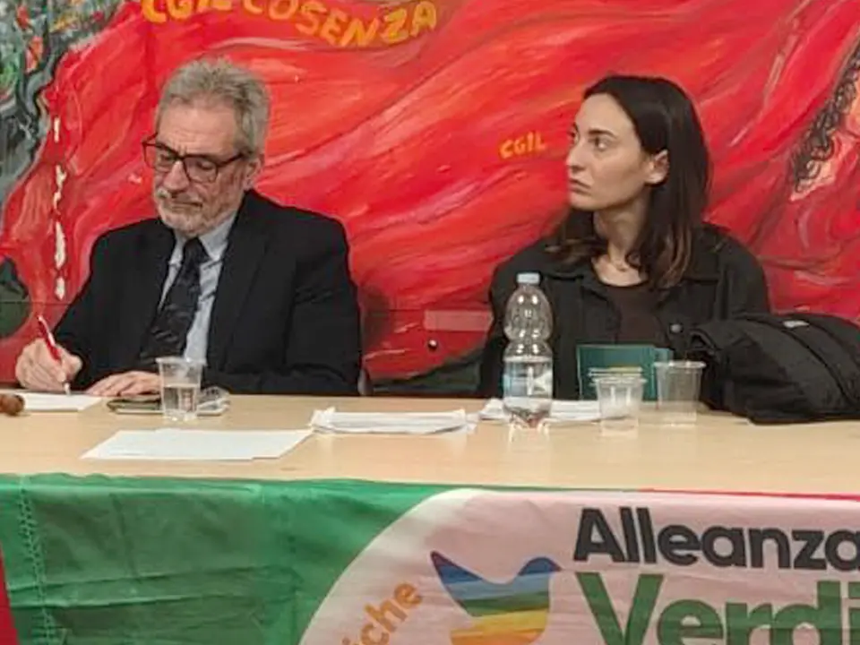 Sinistra Italiana smonta il Reddito di Merito: «Propaganda, giovani via dalla Calabria per cercare opportunità»