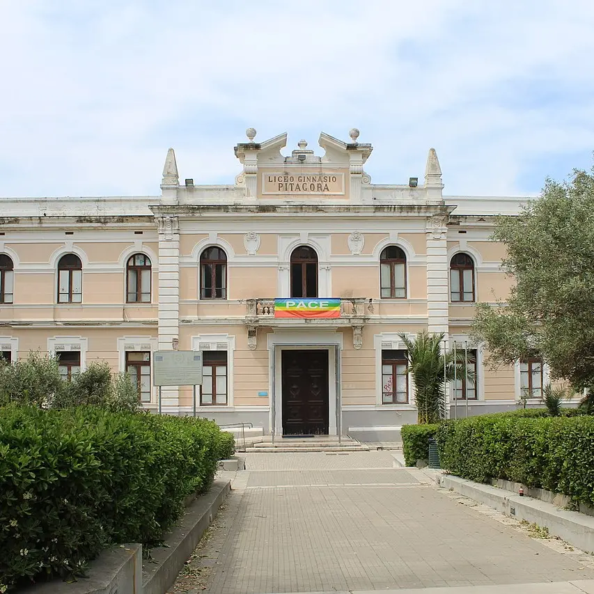 “Lo Stato siamo noi”: a Crotone scuola e istituzioni insieme contro la ’ndrangheta globale\n