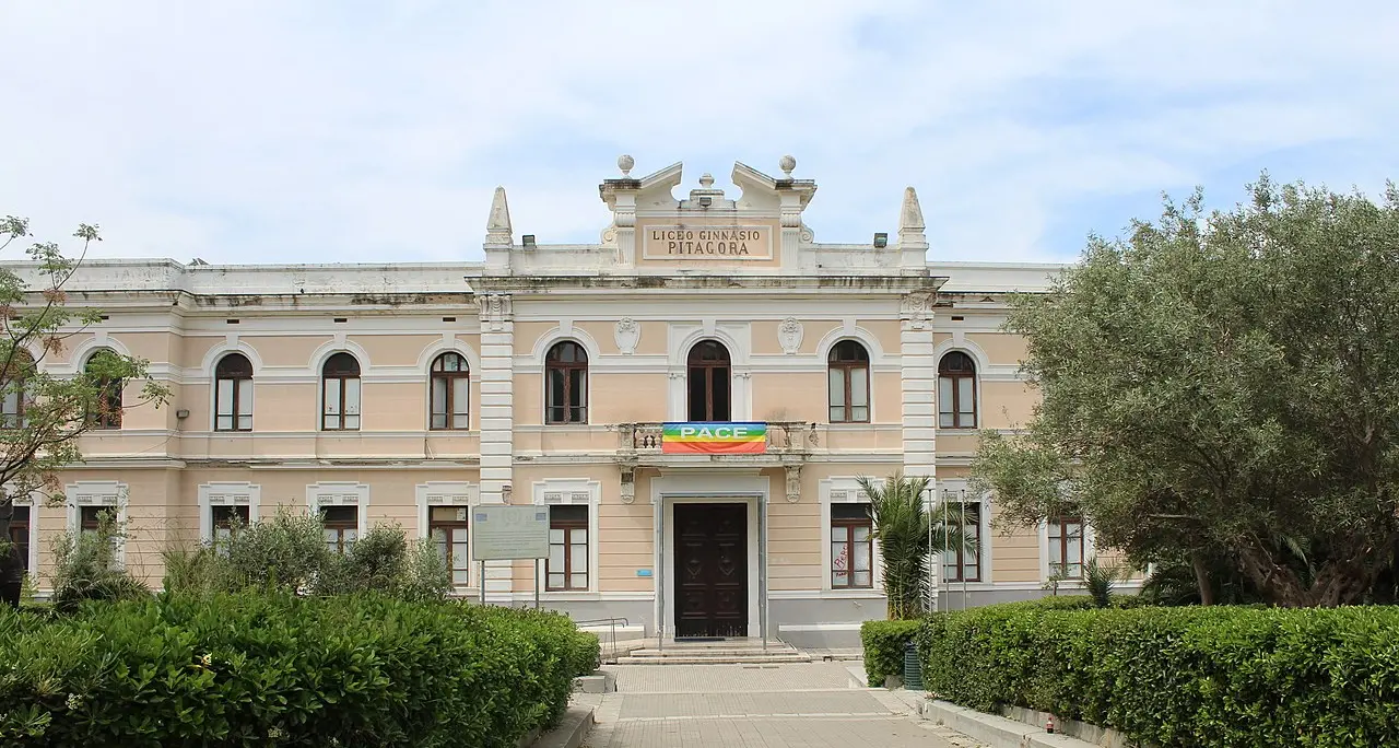 “Lo Stato siamo noi”: a Crotone scuola e istituzioni insieme contro la ’ndrangheta globale\n