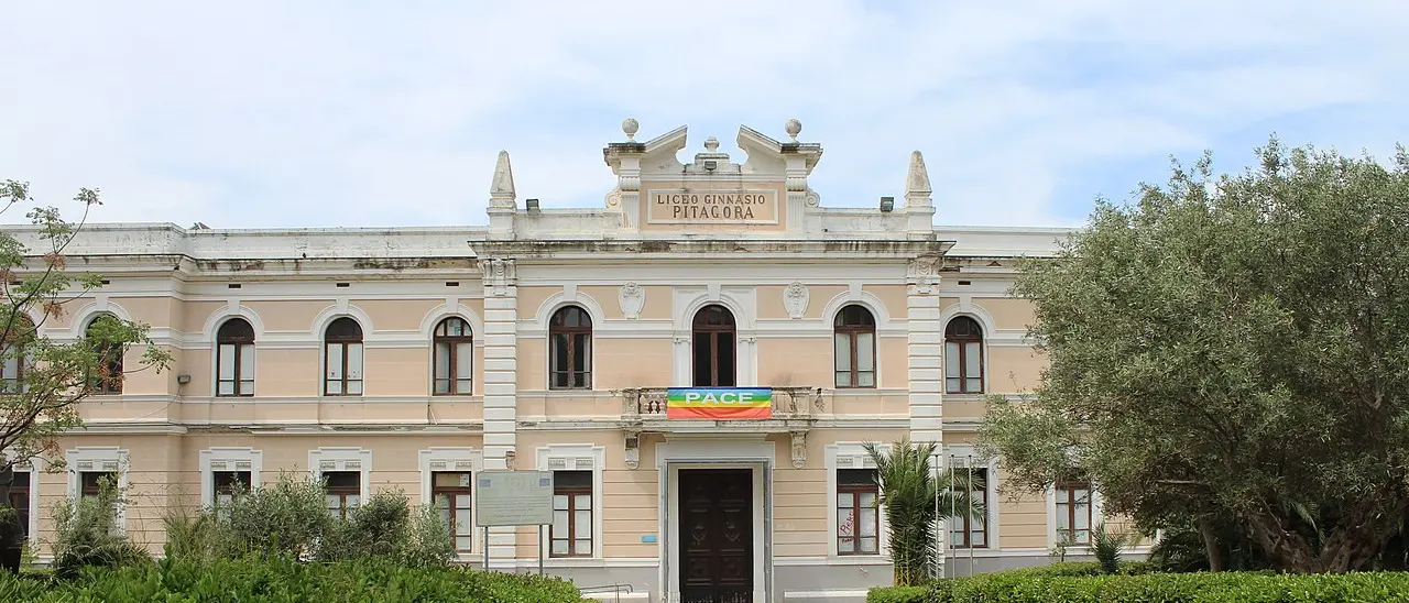 “Lo Stato siamo noi”: a Crotone scuola e istituzioni insieme contro la ’ndrangheta globale\n