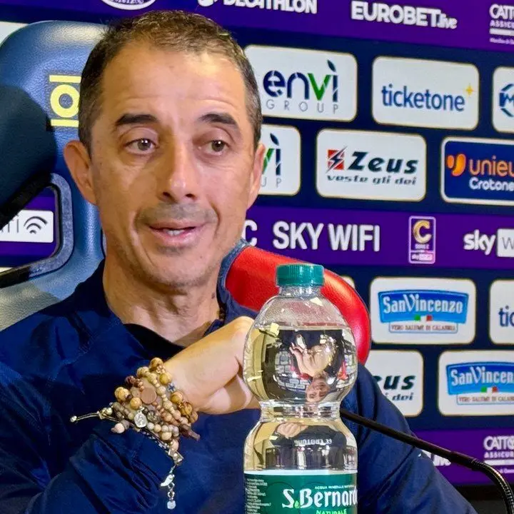 Crotone a Casarano tra play-off e incertezze: Longo chiede unità: «Dobbiamo fare una grande partita»\n