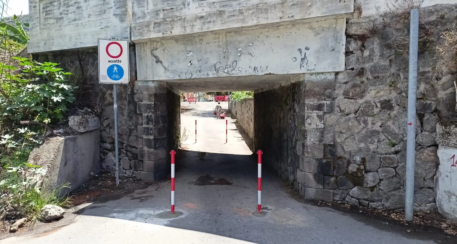 <p>Vibo Marina, Pisani (M5s) difende le scelte sulla viabilità: «Polemiche strumentali, <span style=\"color:hsl(0, 75%, 60%);\">il “ponticello” non è transitabile</span>»</p>