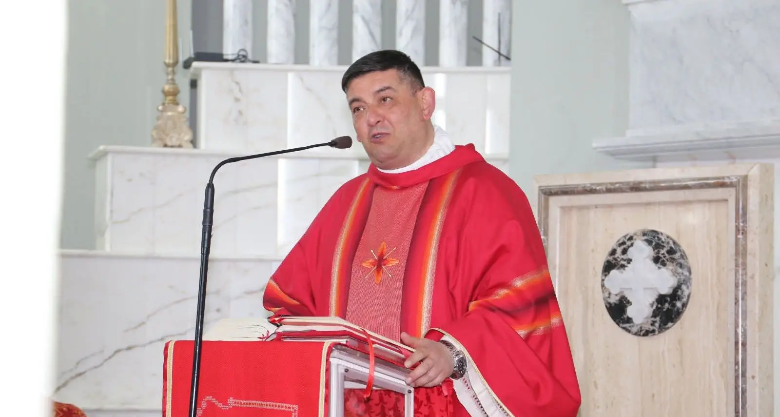 Rosarno,\u00A0sui social volti di ragazze minorenni su corpi nudi. Il parroco don Larocca: «Nessuno tolga la dignità»\n