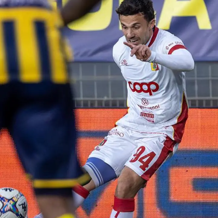 Serie B, il Catanzaro (questa volta) beffa\u00A0la Juve Stabia nel finale: a Mosti\u00A0risponde Di Francesco per il definitivo\u00A01-1\n