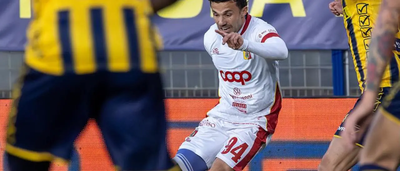 Serie B, il Catanzaro (questa volta) beffa\u00A0la Juve Stabia nel finale: a Mosti\u00A0risponde Di Francesco per il definitivo\u00A01-1\n