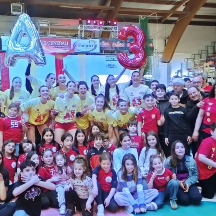 <p>Tre promozioni in tre anni, ora è ufficiale: la Tonno Callipo femminile festeggia la A3. Coach Saja: «Abbiamo dominato»</p>