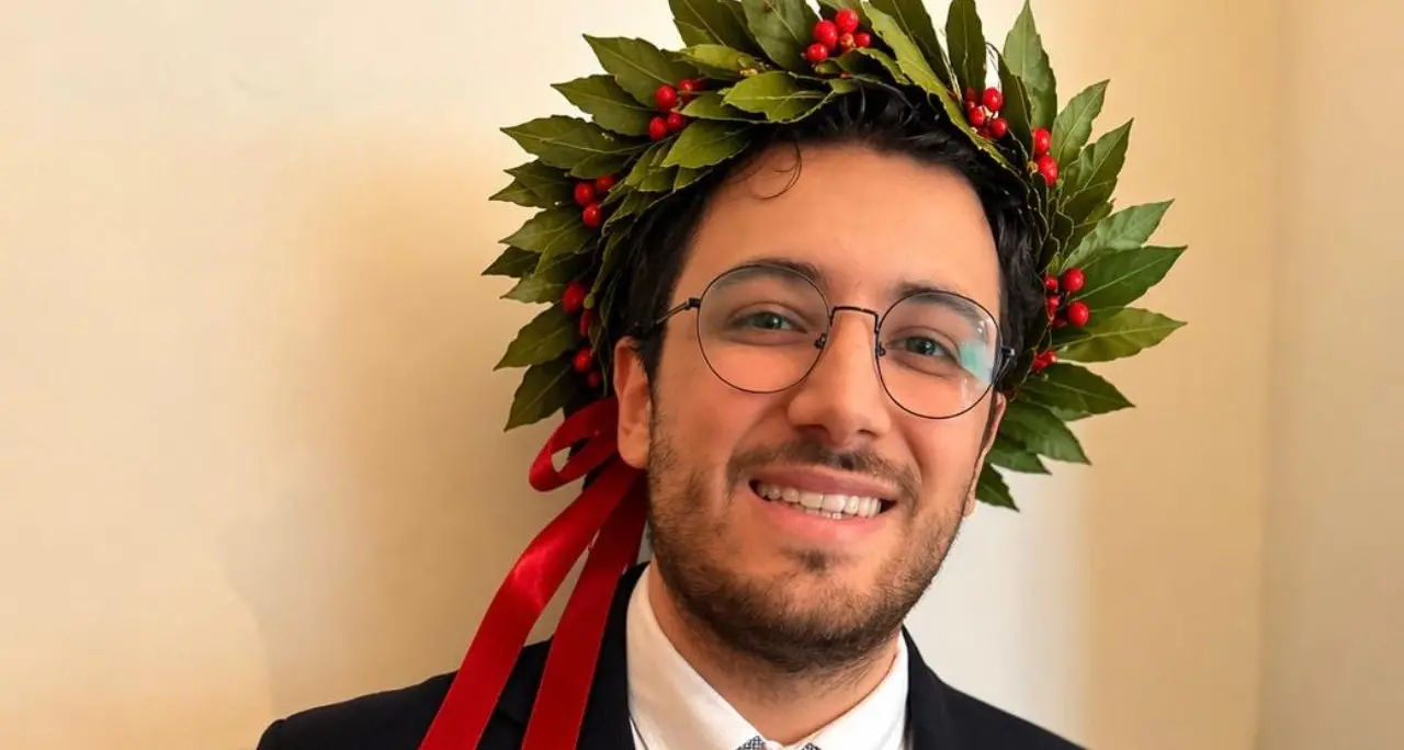 Il giornalista di LaC Lorenzo Muratore laureato a pieni voti con tesi su informazione e social\n