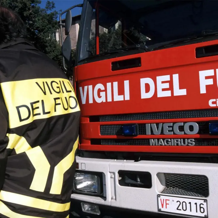 Cassano All’Ionio, fiamme nella notte a Marina di Sibari: distrutto noto stabilimento balneare\n