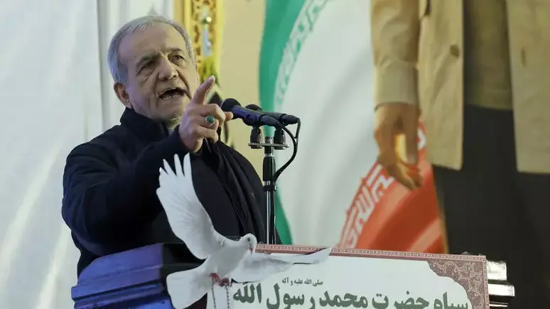 <p>Il presidente iraniano Masoud Pezeshkian (Ansa)</p>\\n