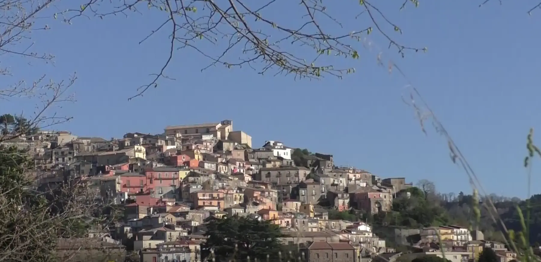 Il silenzio dei borghi dell'entroterra, il comune di Tiriolo prova a contrastare lo spopolamento\n