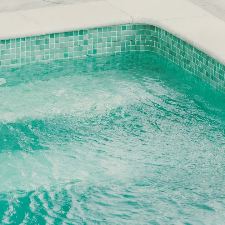 Bimbo morto nella piscina delle terme a Latina, aperta un’inchiesta per omicidio colposo\n