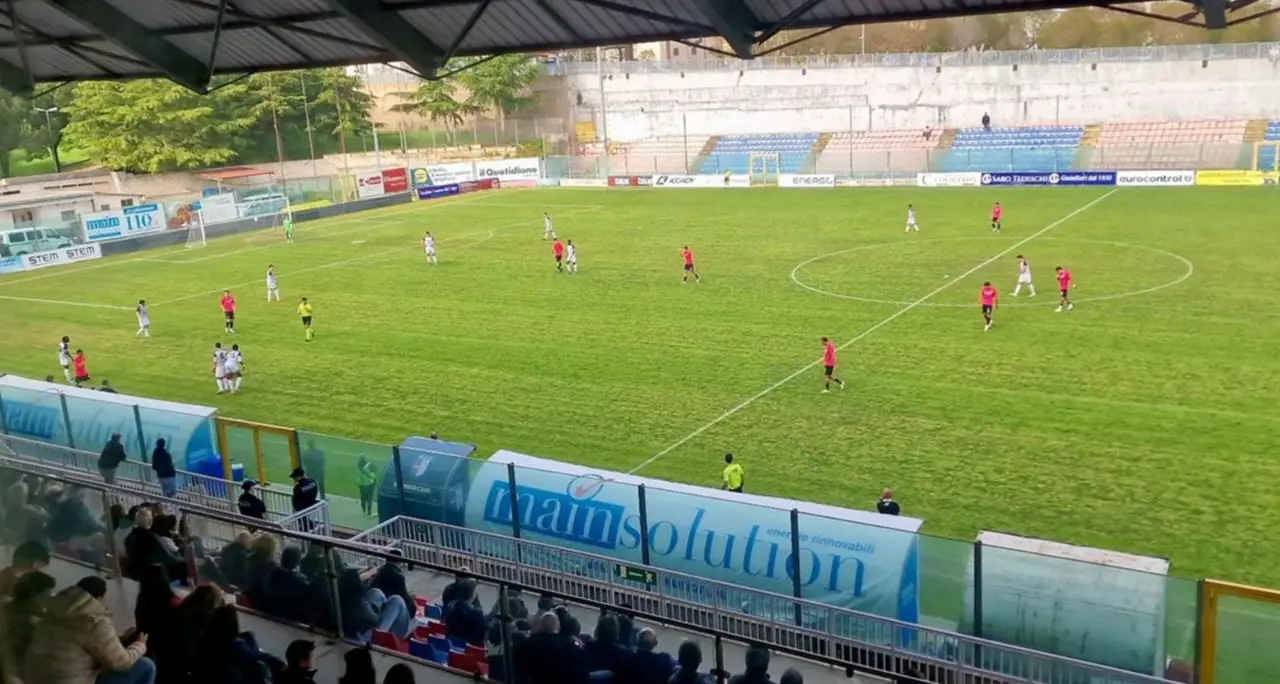 <p>Serie D, scivolone Vibonese al Razza: sopra di due gol e con un uomo in più, si fanno clamorosamente rimontare</p>