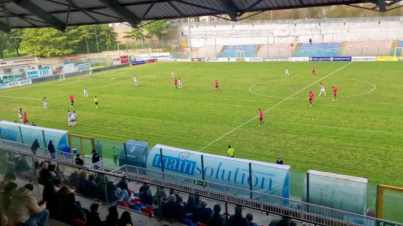 Serie D, pasticcio Vibonese al Luigi Razza: sopra di due gol e con un uomo in più, i rossoblù si fanno clamorosamente rimontare\n