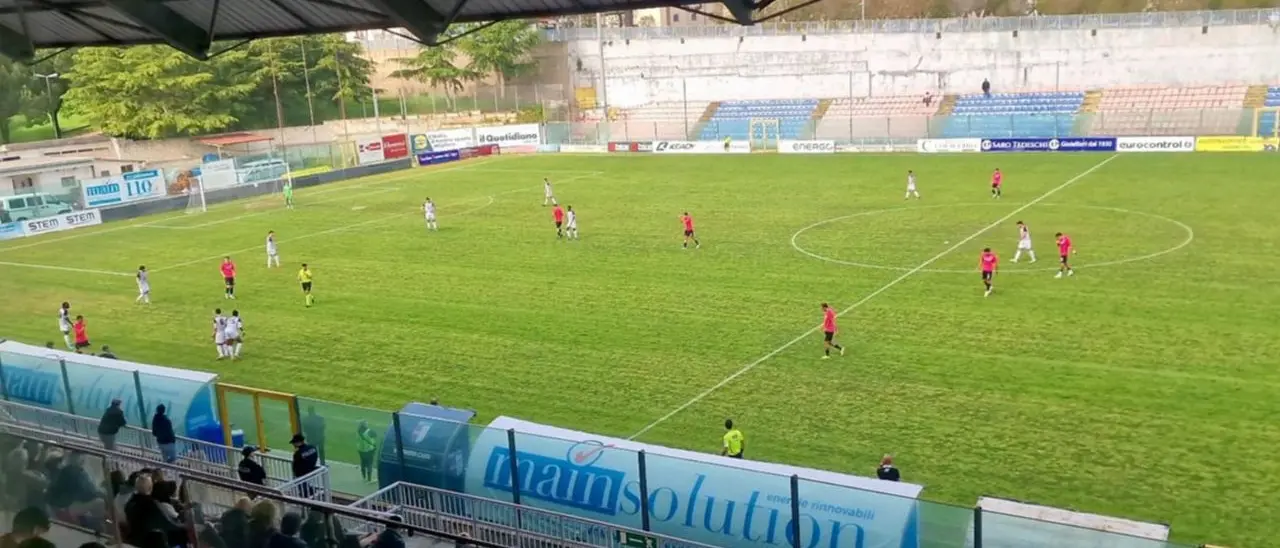 Serie D, pasticcio Vibonese al Luigi Razza: sopra di due gol e con un uomo in più, i rossoblù si fanno clamorosamente rimontare\n