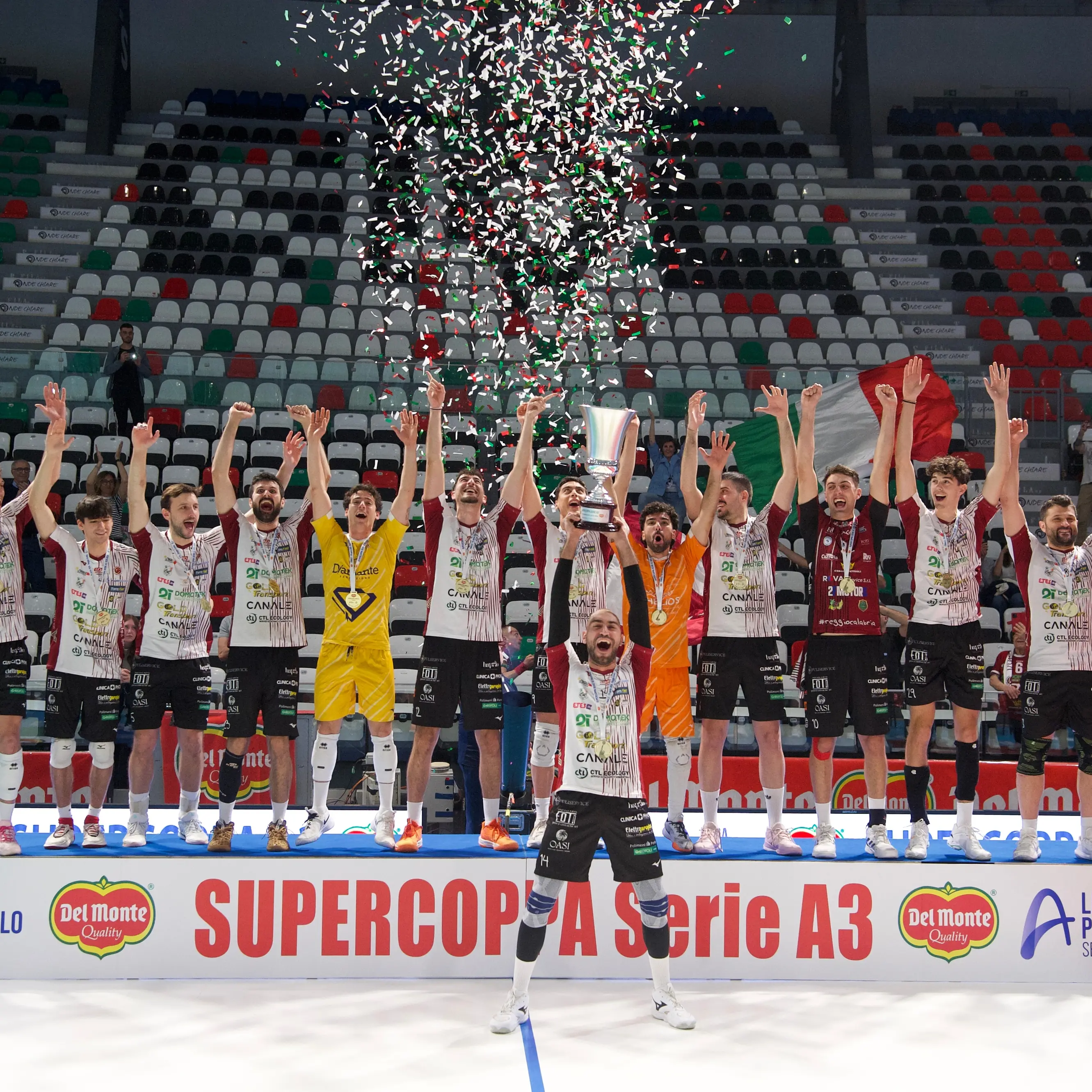 Continua la favola della Domotek Reggio Calabria che dopo la Coppa Italia porta a casa anche la Supercoppa\n