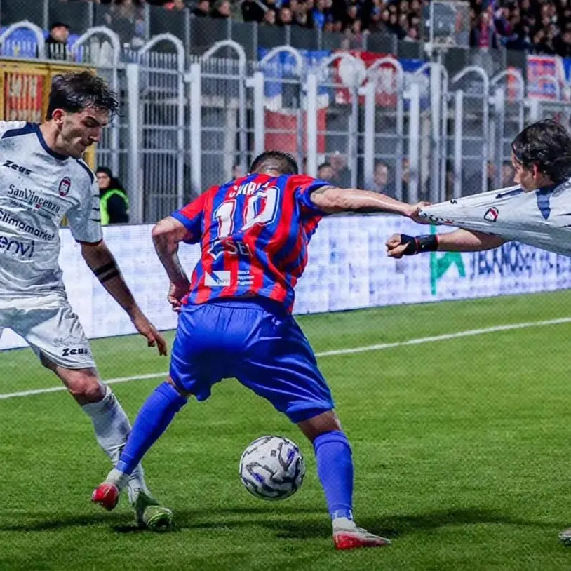 Zunno-Mussο, il Crotone passa a Casarano:\u00A02-1 e sesto posto blindato\n
