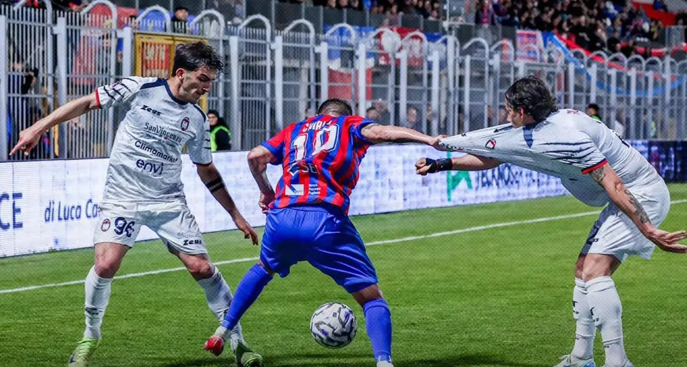 Zunno-Mussο, il Crotone passa a Casarano:\u00A02-1 e sesto posto blindato\n