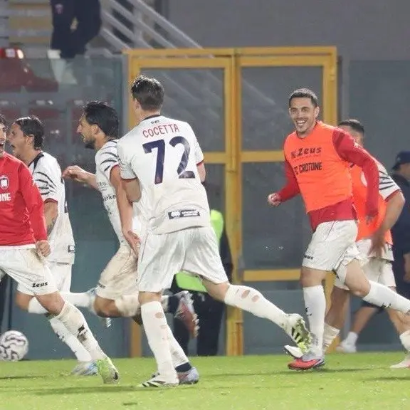 Zunno-Mussο, il Crotone passa a Casarano:\u00A02-1 e sesto posto blindato\n