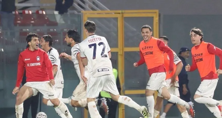 Zunno-Mussο, il Crotone passa a Casarano:\u00A02-1 e sesto posto blindato\n