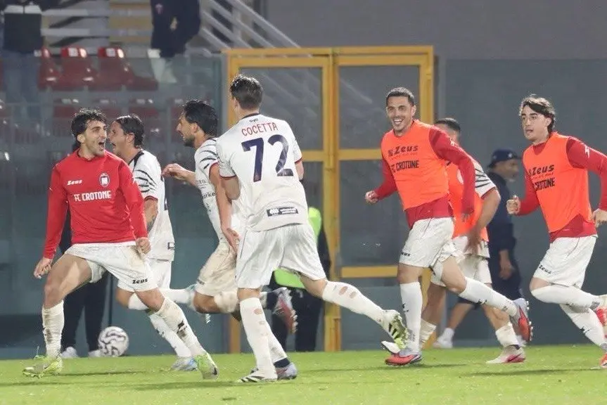 Zunno-Mussο, il Crotone passa a Casarano:\u00A02-1 e sesto posto blindato\n