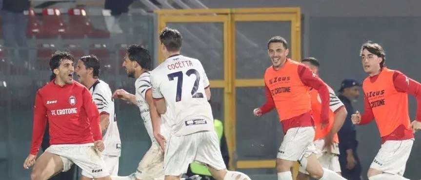 Zunno-Mussο, il Crotone passa a Casarano:\u00A02-1 e sesto posto blindato\n
