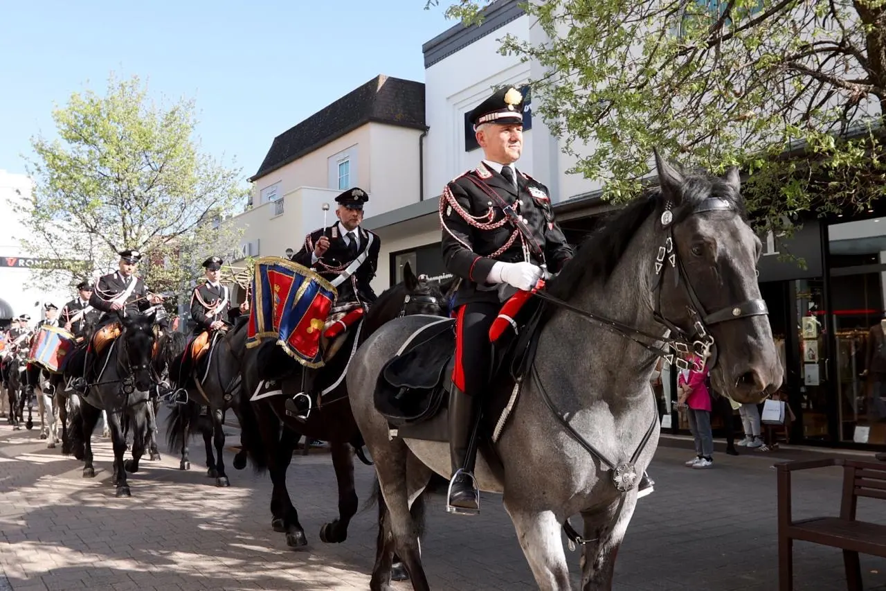 Cosenza, Giornata della terra: i Carabinieri trasformano piazza Kennedy in un villaggio della biodiversità\n