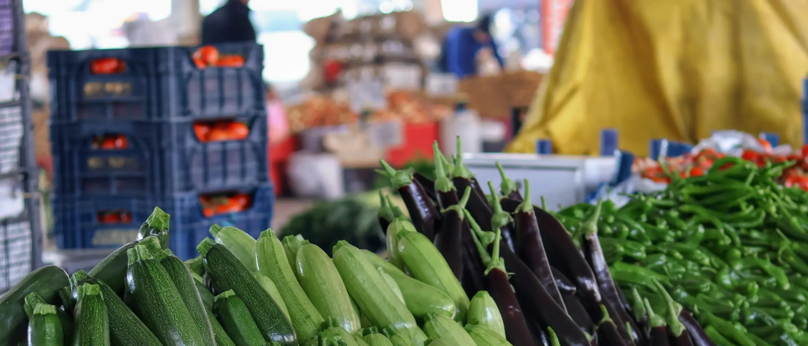 Caro-prezzi, stangata sulla spesa: verdure fino al +21%.\u00A0Rincari anche su carne, uova e acqua minerale\n
