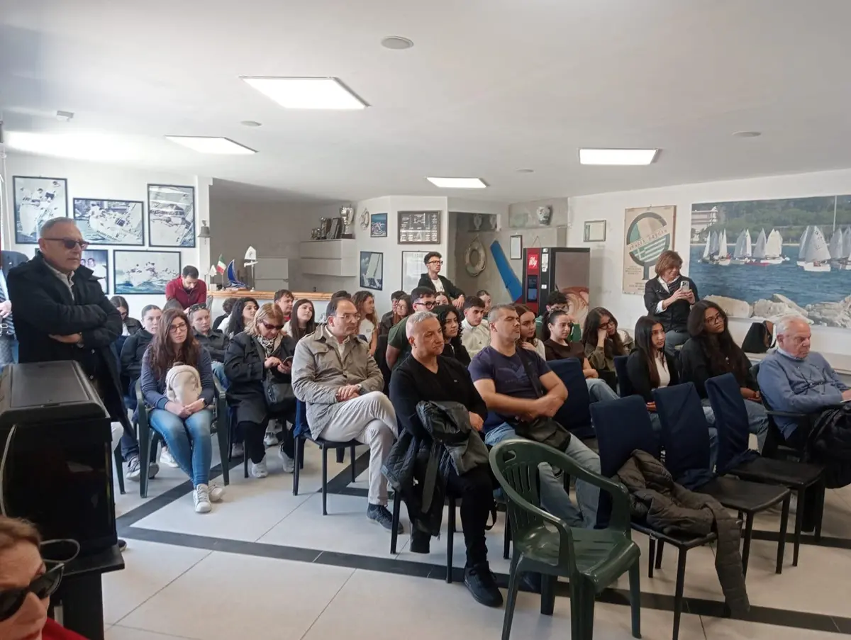 Al Circolo Velico di Reggio, il convegno ambientale Ami su “Sfide: urbanistica, oceani e dinamiche geopolitiche”\n