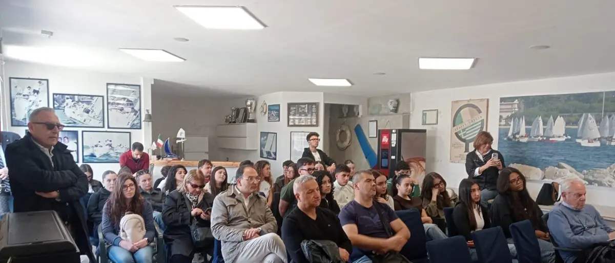 Al Circolo Velico di Reggio, il convegno ambientale Ami su “Sfide: urbanistica, oceani e dinamiche geopolitiche”\n