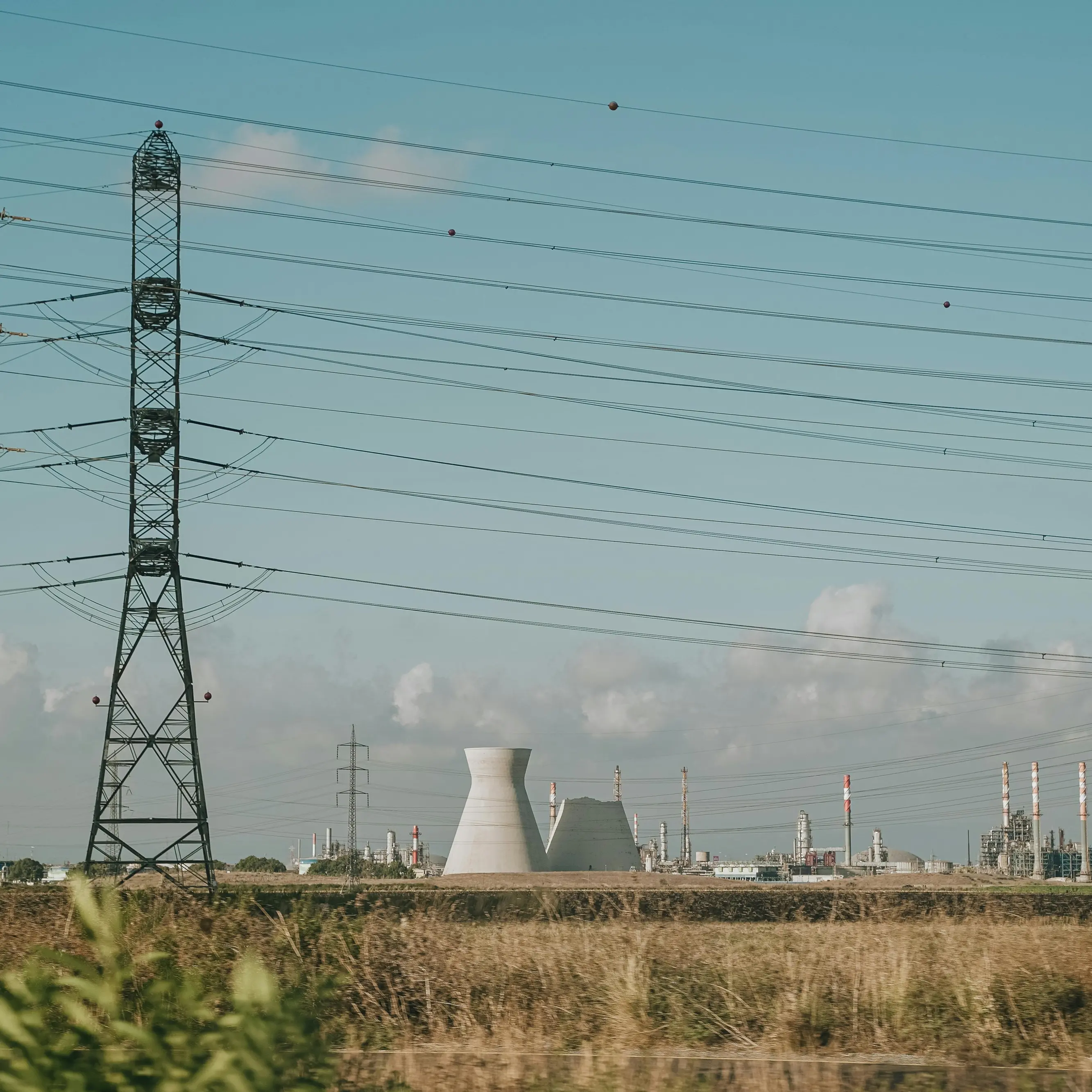 Crisi energetica, Italia vulnerabile: pesa l’alta dipendenza da gas e petrolio importati\n