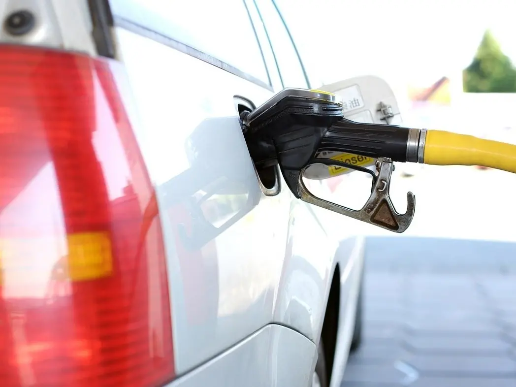 Caro carburanti, il Codacons: «Ribassi insufficienti e lenti rispetto alla discesa delle quotazioni del petrolio»