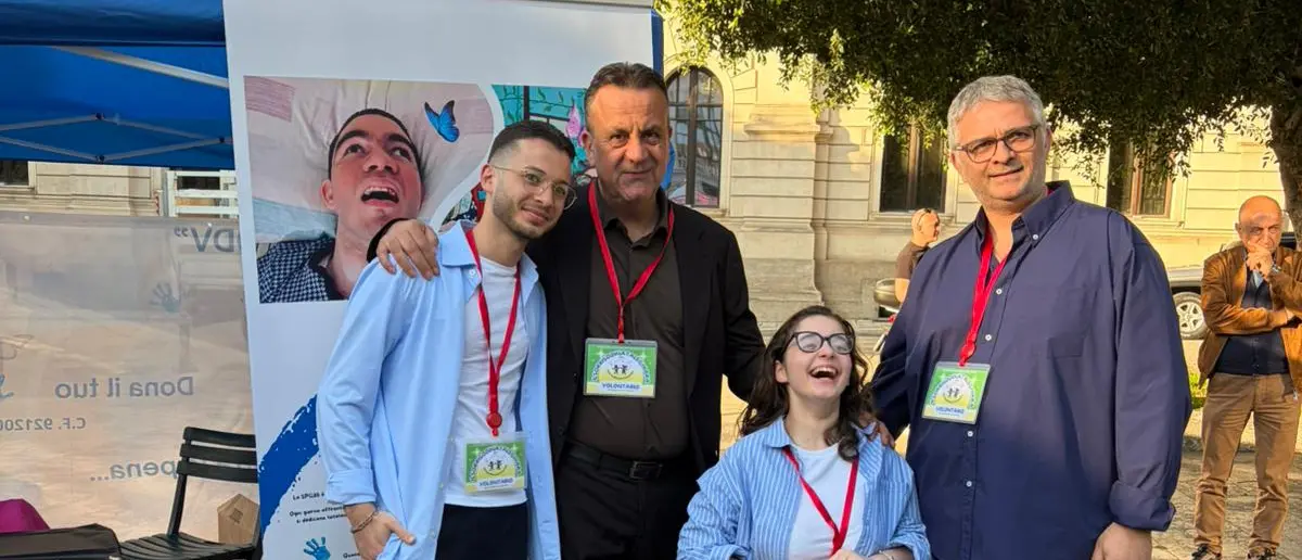 Scirubetta in Piazza Italia,\u00A0protagonista anche l’impegno dell’associazione “Il Sorriso di Natale Chiara” tra emozione e raccolta fondi\n