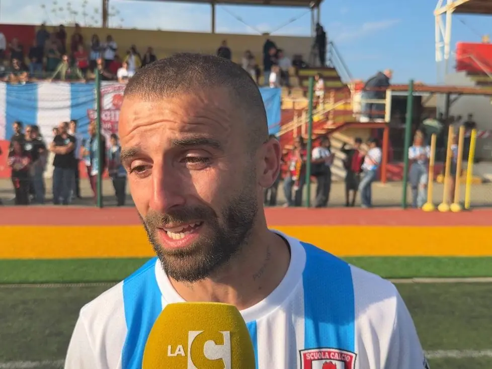 Dalla Prima Categoria alla Serie D, Petrone (cuore di Praia) e la dedica che commuove: «Per mio padre»