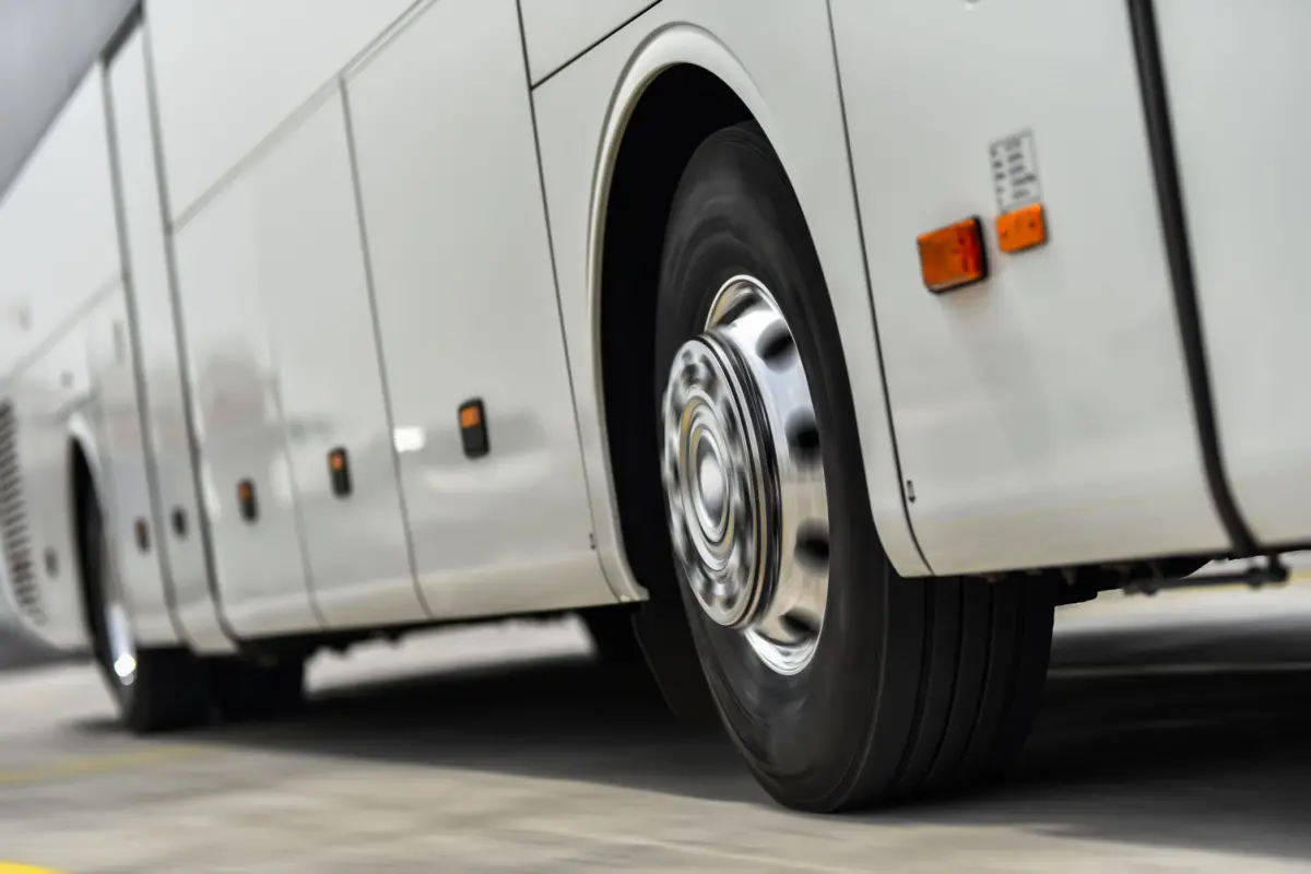 Biglietti bus più cari tra Cosenza, Rende e Unical: Rifondazione attacca «Mobilità a rischio»\n