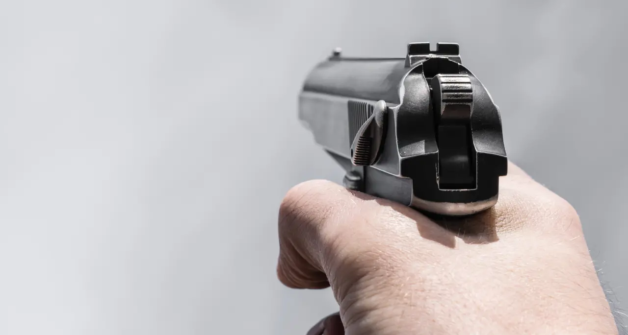 Lecce, 17enne muore dopo essersi sparato accidentalmente alla testa con una pistola trovata in casa\n