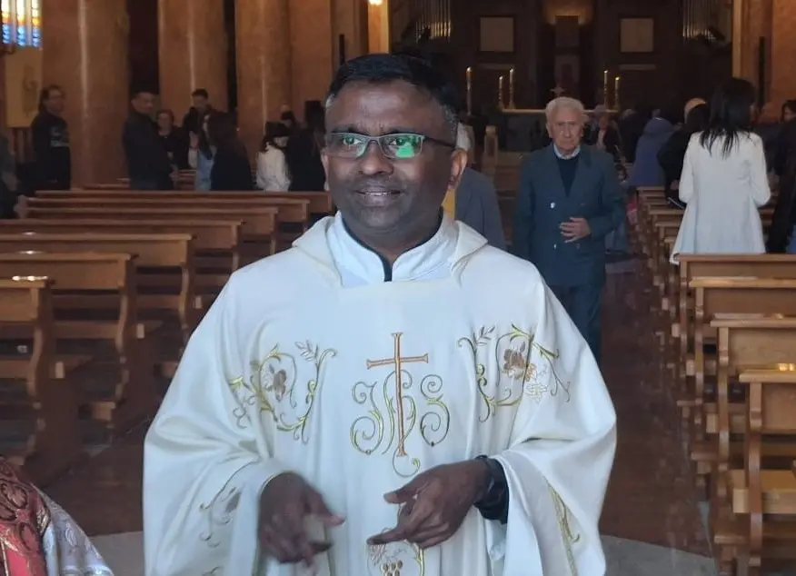 Mileto in festa per i 17anni di sacerdozio di don Jesu Karunanidhi: «Grato a monsignor Nostro per avermi accolto come un figlio»\n