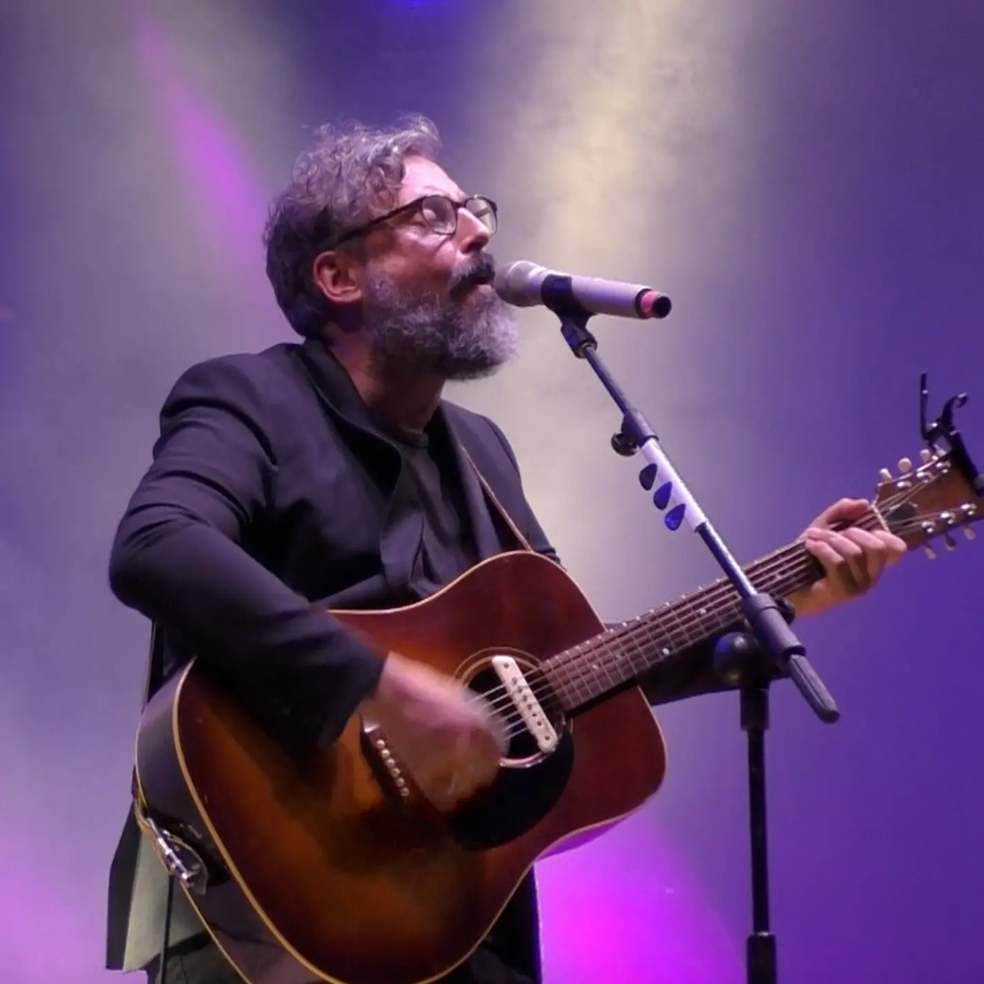 Brunori Sas sceglie il Primo Maggio alternativo: sarà sul palco di Taranto con Subsonica e Gemitaiz\n