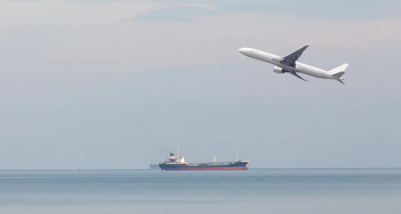 <p>Turismo, la mancanza di carburante è una spada di Damocle sull’estate 2026: sale la preoccupazione per i voli a rischio</p>