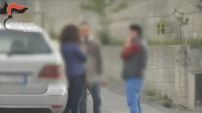 Crotone, corruzione e favori a scuola: preside e genero patteggiano\n